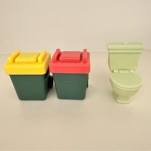 Bluey Family Dunny Toilet & Replacement Garbage Cans for Playsets